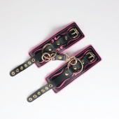 Черные кожаные наручники с розовой строчкой - Crazy Handmade - купить с доставкой в Тамбове Черные кожаные наручники с розовой строчкой - Crazy Handmade - купить с доставкой в Тамбове