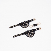 Черные кожаные наручники с клепками, кольцами и золотистой фурнитурой - Crazy Handmade - купить с доставкой в Тамбове Черные кожаные наручники с клепками, кольцами и золотистой фурнитурой - Crazy Handmade - купить с доставкой в Тамбове