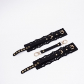 Черный кожаные оковы с узорами и золотистой фурнитурой - Crazy Handmade - купить с доставкой в Тамбове Черный кожаные оковы с узорами и золотистой фурнитурой - Crazy Handmade - купить с доставкой в Тамбове