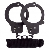 Чёрные наручники из листового металла в комплекте с веревкой BONDX METAL CUFFS LOVE ROPE SET - Dream Toys - купить с доставкой в Тамбове