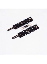 Черные кожаные наручники с узорами и золотистой фурнитурой - Crazy Handmade - купить с доставкой в Тамбове
