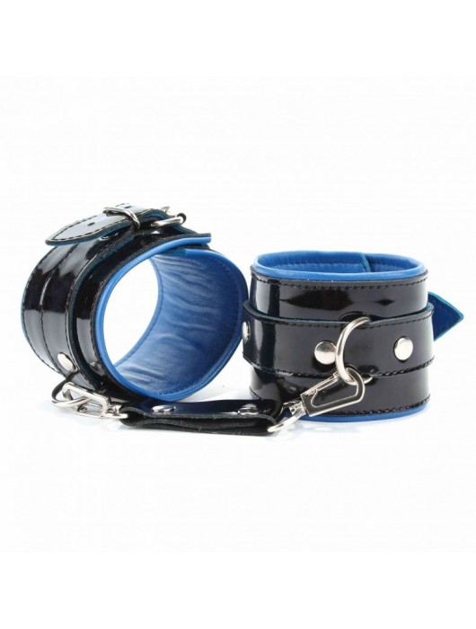 Чёрные лаковые наручники с синим подкладом - БДСМ Арсенал - купить с доставкой в Тамбове