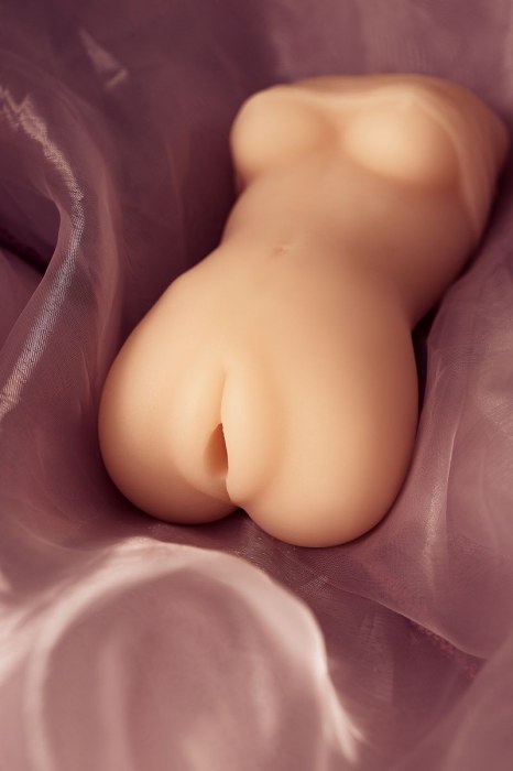 Телесный мастурбатор в виде женской фигурки - Toyfa Basic - в Тамбове купить с доставкой