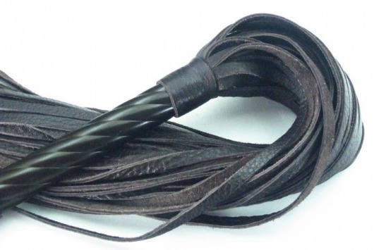 Длинная плеть с рукоятью цвета шоколада - 66 см. - БДСМ Арсенал - купить с доставкой в Тамбове